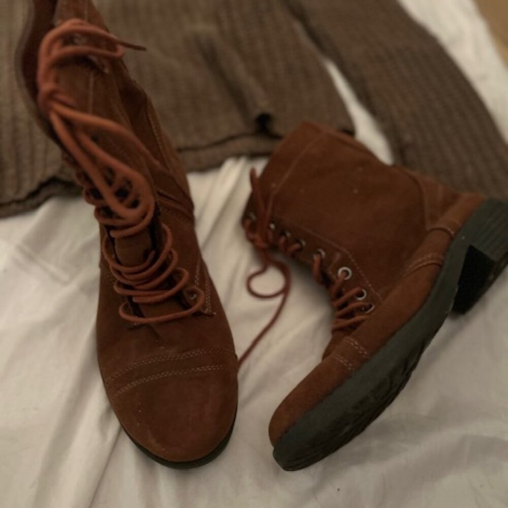 size 7 brown boots shoes womens gently used seven granny lace up